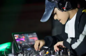ATOM BASS BOY
