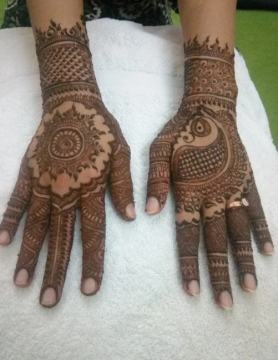 PS Meenaxi mehndi artist 